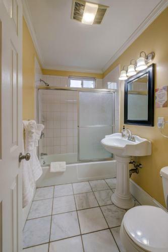 Spacious Apartments Near Ashmont - Evonify Stays