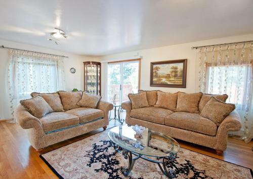 Beautiful Apartment-5 Beds-parking-super Clean!!!