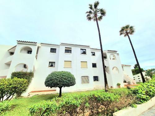 Sunrise Sea Views Eco Apartment With Swimming Pool