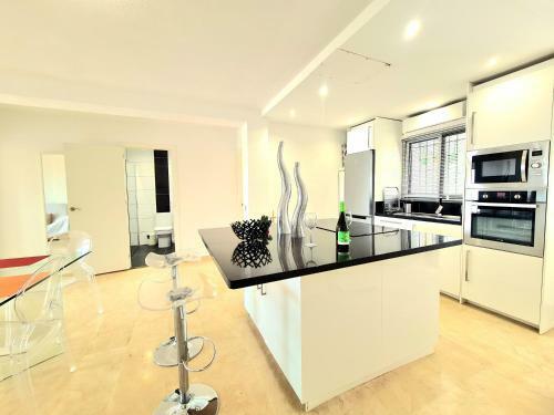 Sunrise Sea Views Eco Apartment With Swimming Pool