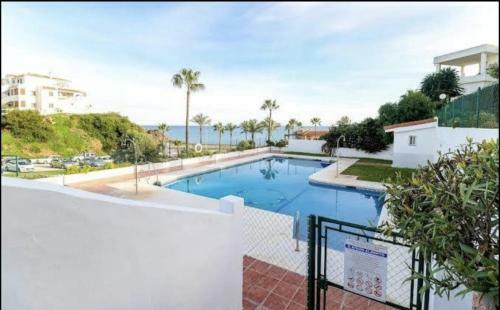 Sunrise Sea Views Eco Apartment With Swimming Pool
