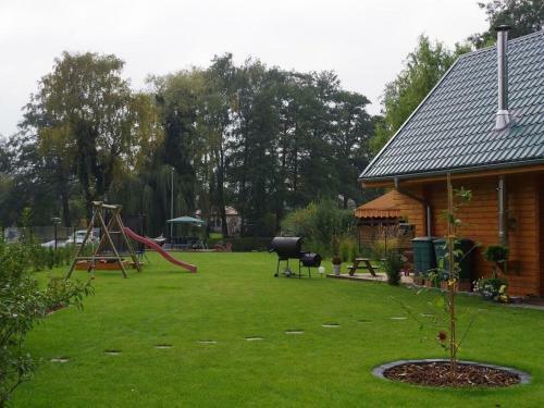 Idyllische Holzh�tte Mit Wasserzugang Und Sauna