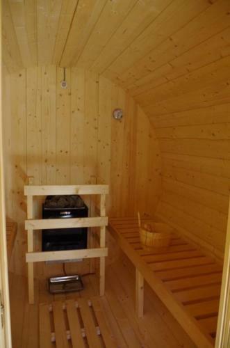 Idyllische Holzh�tte Mit Wasserzugang Und Sauna