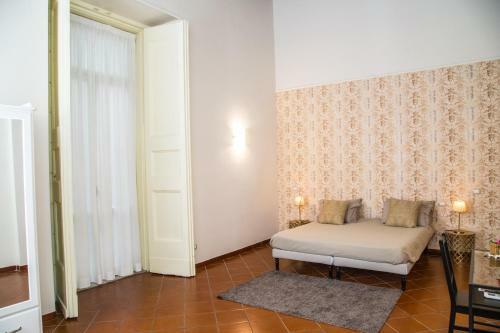Domus Donnaregina Apartments