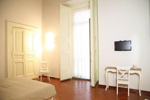 Domus Donnaregina Apartments