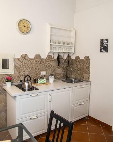 Domus Donnaregina Apartments