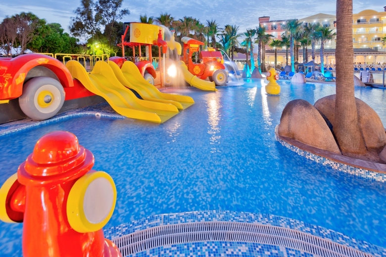 Mediterr�neo Bay Hotel & Resort