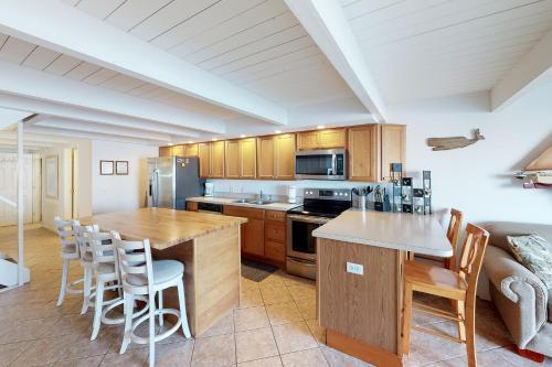 Village West 32