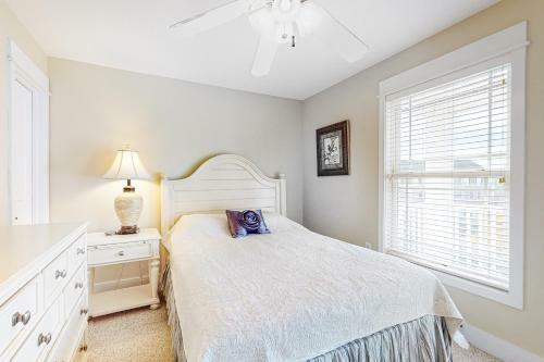 13009 Bowline Ln 1