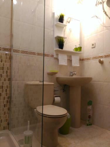 Confortable, Bright, Well Located Apartment