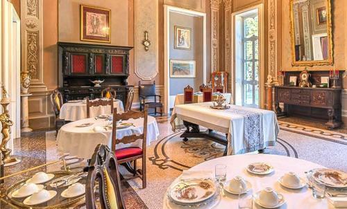 Hostal Charme Of Villa Capannina