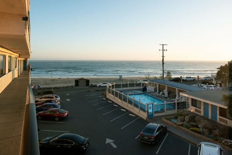 Hotel Edgewater Inn And Suites
