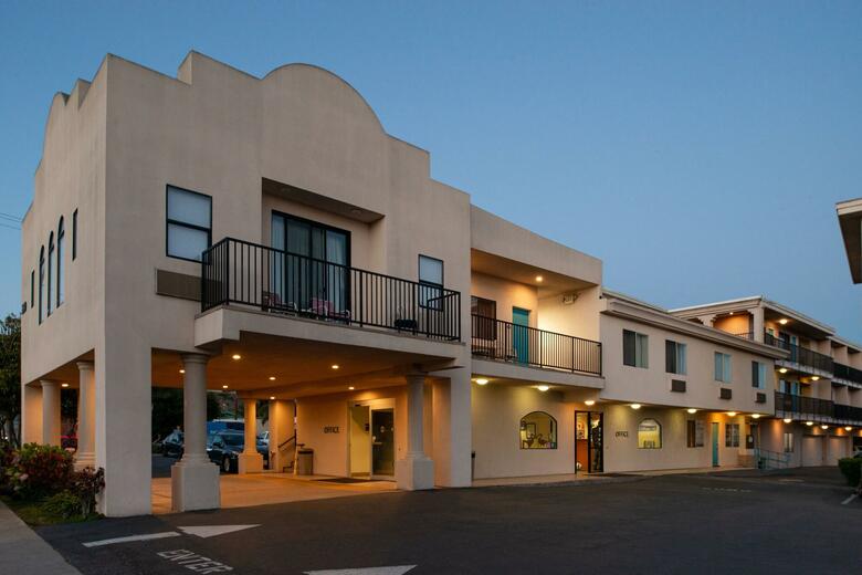 Hotel Edgewater Inn And Suites