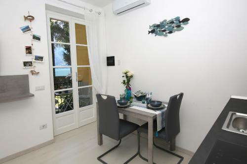 Apartamento Studio A Lago, Private Beach And Parking