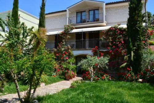 Hostal Velia Mare