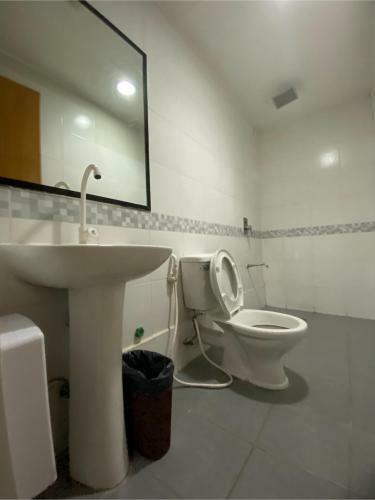 Hostal Oyo 878 Dg Budget Hotel Naia