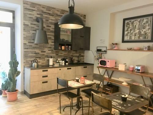 Hostal Industrial Chic House