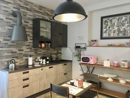Hostal Industrial Chic House