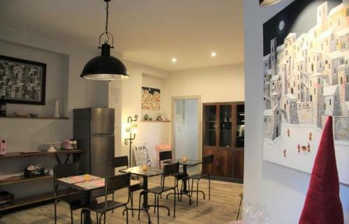 Hostal Industrial Chic House