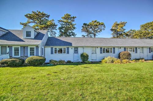 Apartamento Cozy Studio On Cape Cod With Furnished Patio!