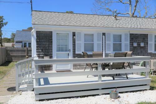 2 Minute Walk To Beach, Cape Cod Escape