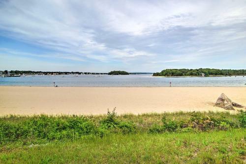 Apartamento Quaint Cape Cod Escape With Wraparound Porch!