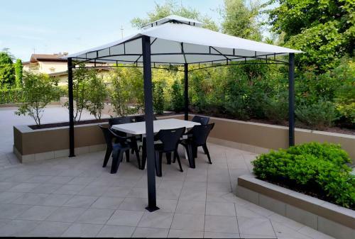 Garda Bloom Holiday Apartments