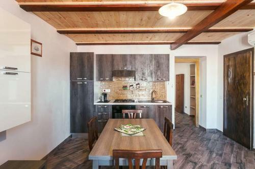 Roman Ruins - Elegant Apartment