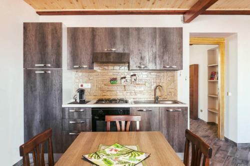 Roman Ruins - Elegant Apartment