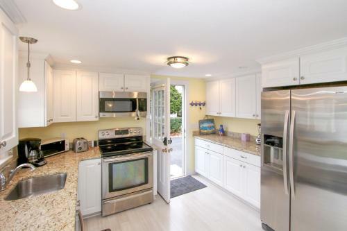 Falmouth Heights Bluff Side Cottage