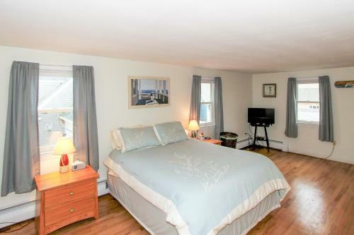 Falmouth Heights Bluff Side Cottage