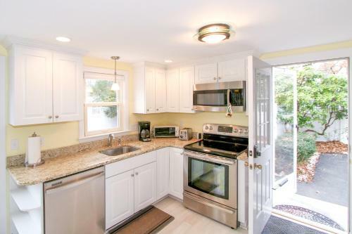 Falmouth Heights Bluff Side Cottage