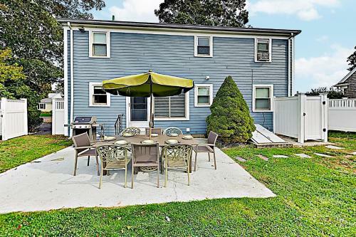 Falmouth Heights Bluff Side Cottage