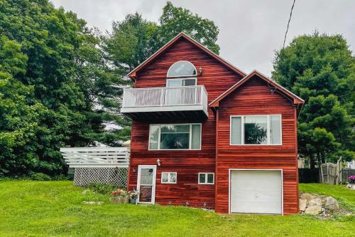 Lakeside Berkshires Home Near Hiking And Skiing