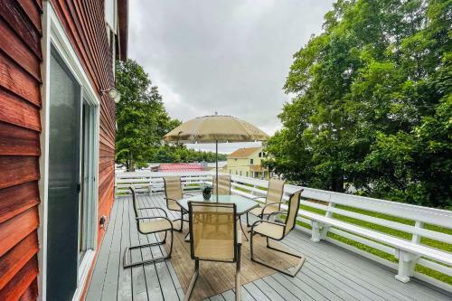 Lakeside Berkshires Home Near Hiking And Skiing