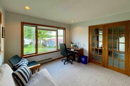 Lakeside Berkshires Home Near Hiking And Skiing