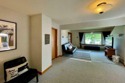 Lakeside Berkshires Home Near Hiking And Skiing