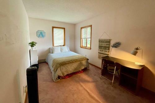 Lakeside Berkshires Home Near Hiking And Skiing