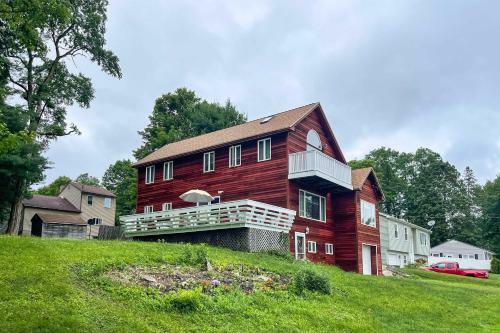 Lakeside Berkshires Home Near Hiking And Skiing