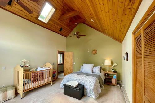 Lakeside Berkshires Home Near Hiking And Skiing