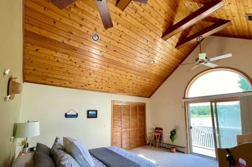 Lakeside Berkshires Home Near Hiking And Skiing