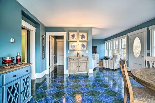 Riverfront Kingston Home With Deck And Fire Pit!