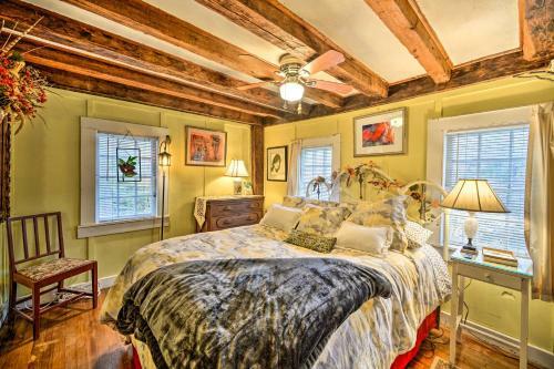 Chestnut Lodge With Vintage Finishes And Art!