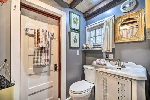 Chestnut Lodge With Vintage Finishes And Art!