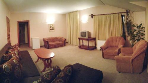 Family Hotel IV