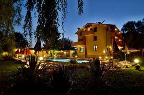 Family Hotel IV