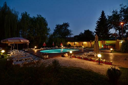 Family Hotel IV