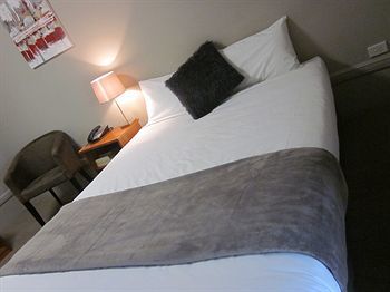 Cosmopolitan Motel & Serviced Apartments