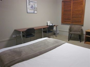 Cosmopolitan Motel & Serviced Apartments