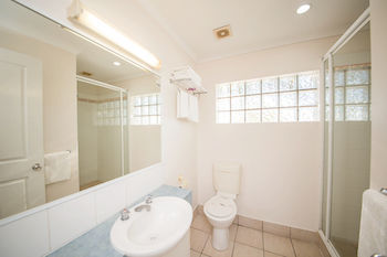 Cosmopolitan Motel & Serviced Apartments